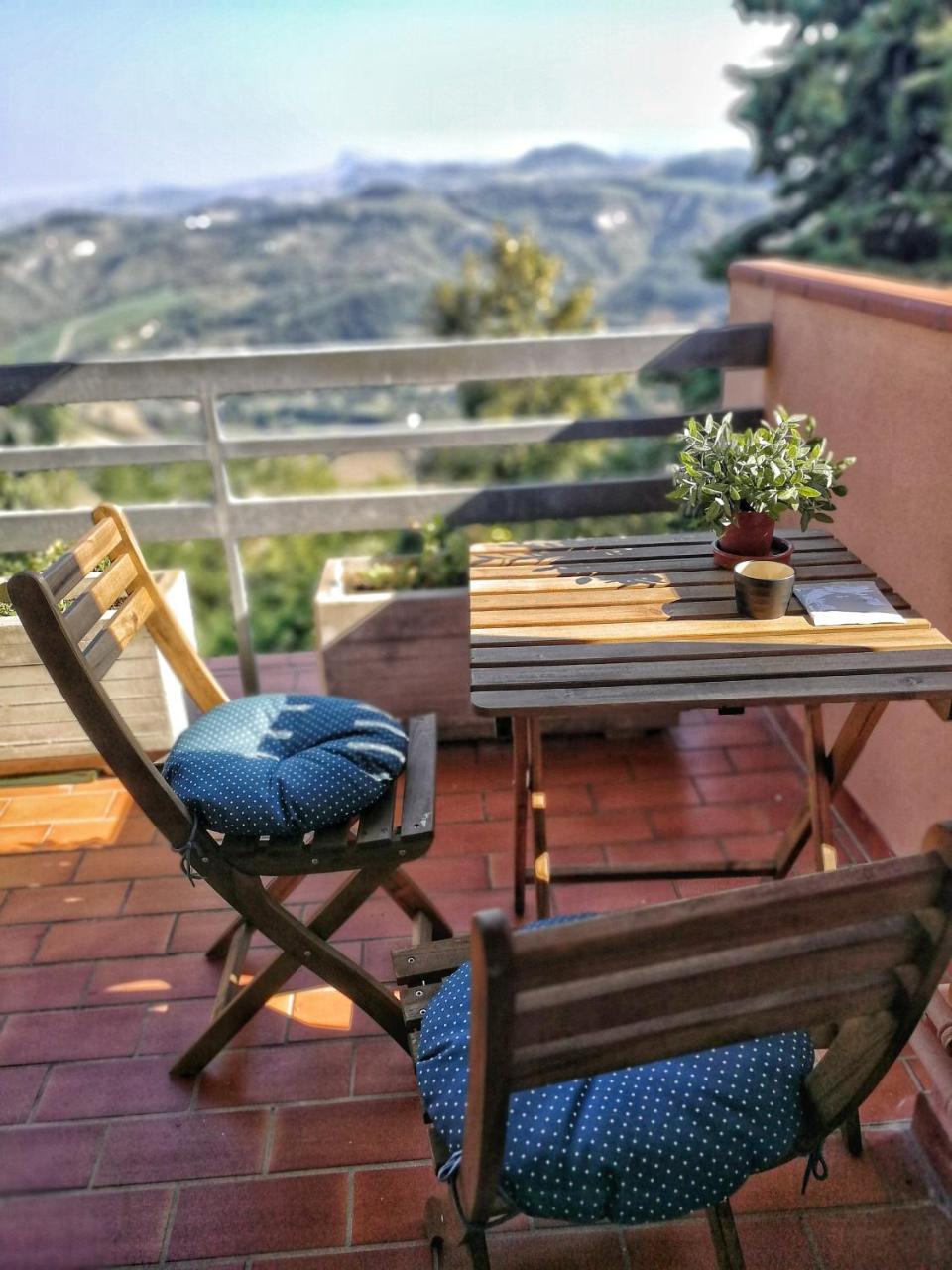 Il Giardino Dei Frati Acomodação com café da manhã Roncofreddo Exterior foto